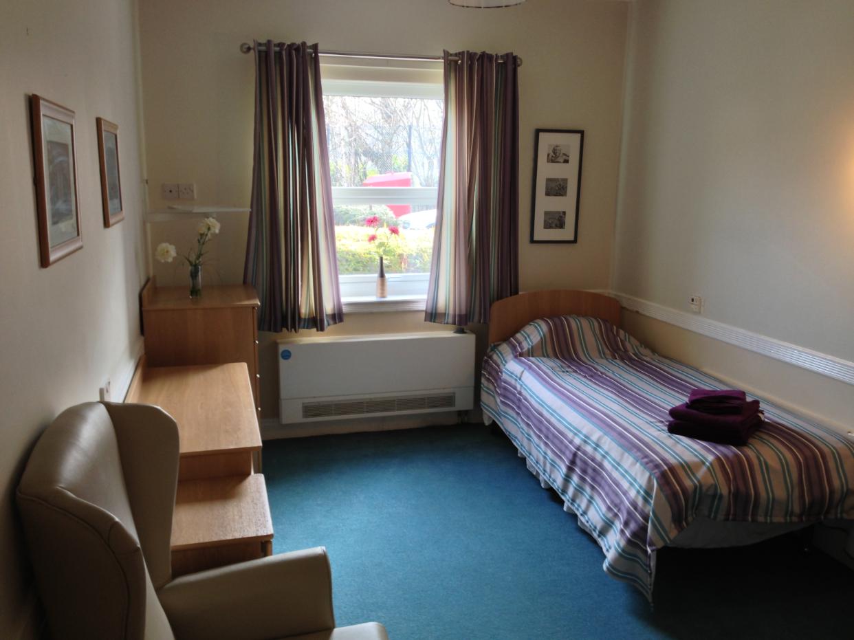 a bedroom with a blue carpet